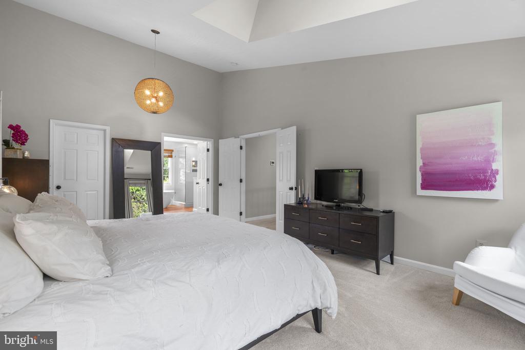 7108 CARLISLE COURT