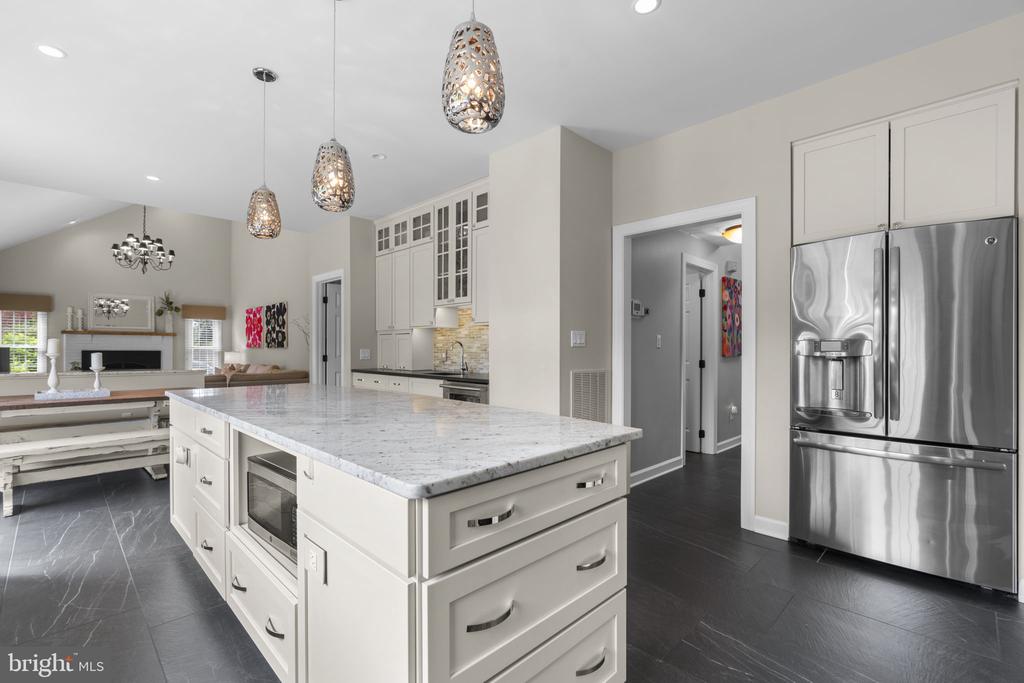 7108 CARLISLE COURT
