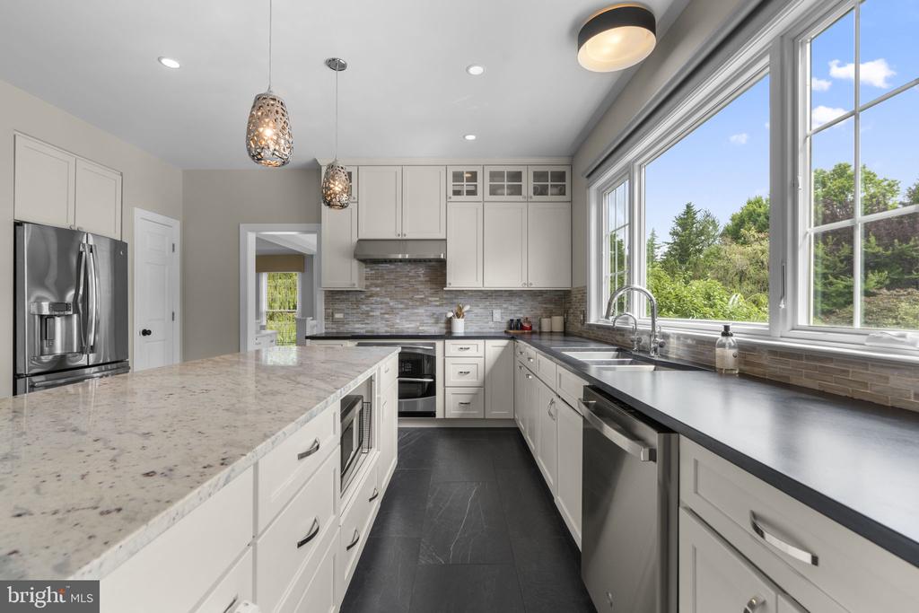 7108 CARLISLE COURT