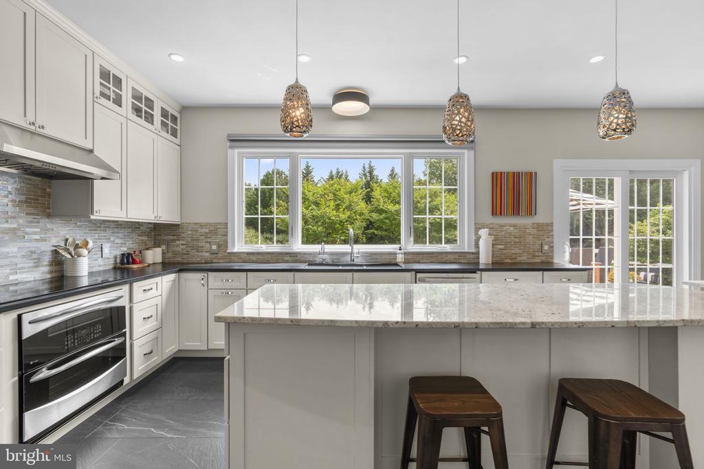 7108 CARLISLE COURT