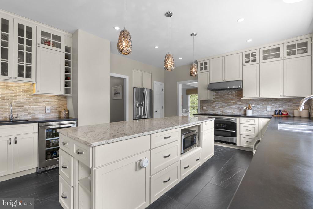 7108 CARLISLE COURT