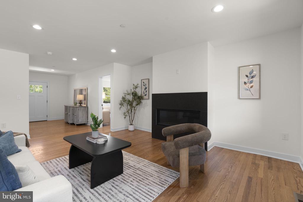 5404 RADEL COURT