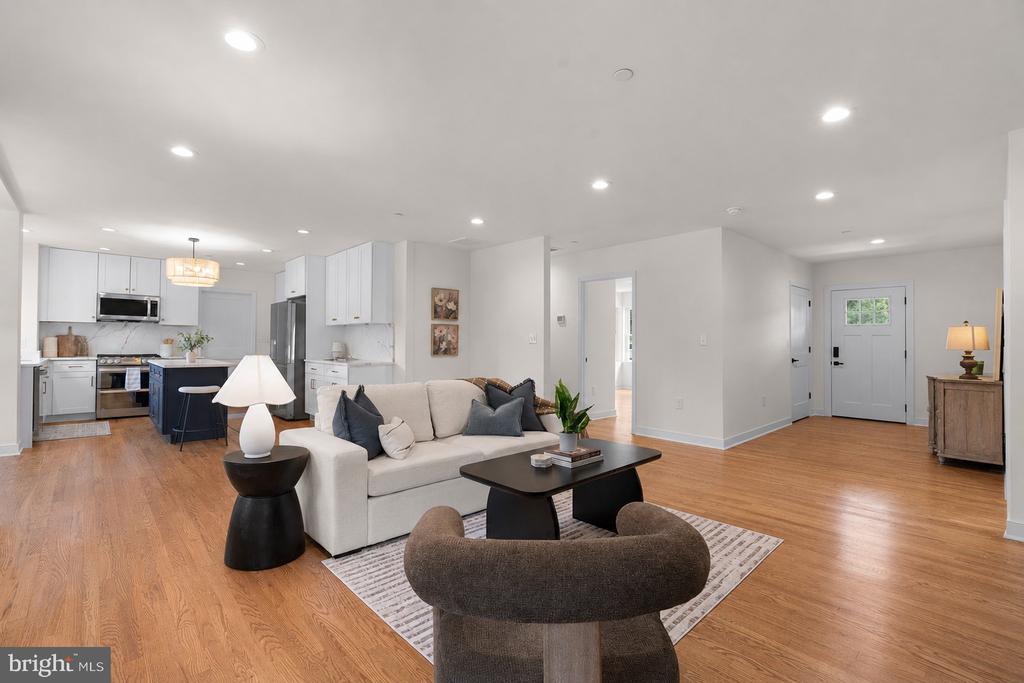 5404 RADEL COURT