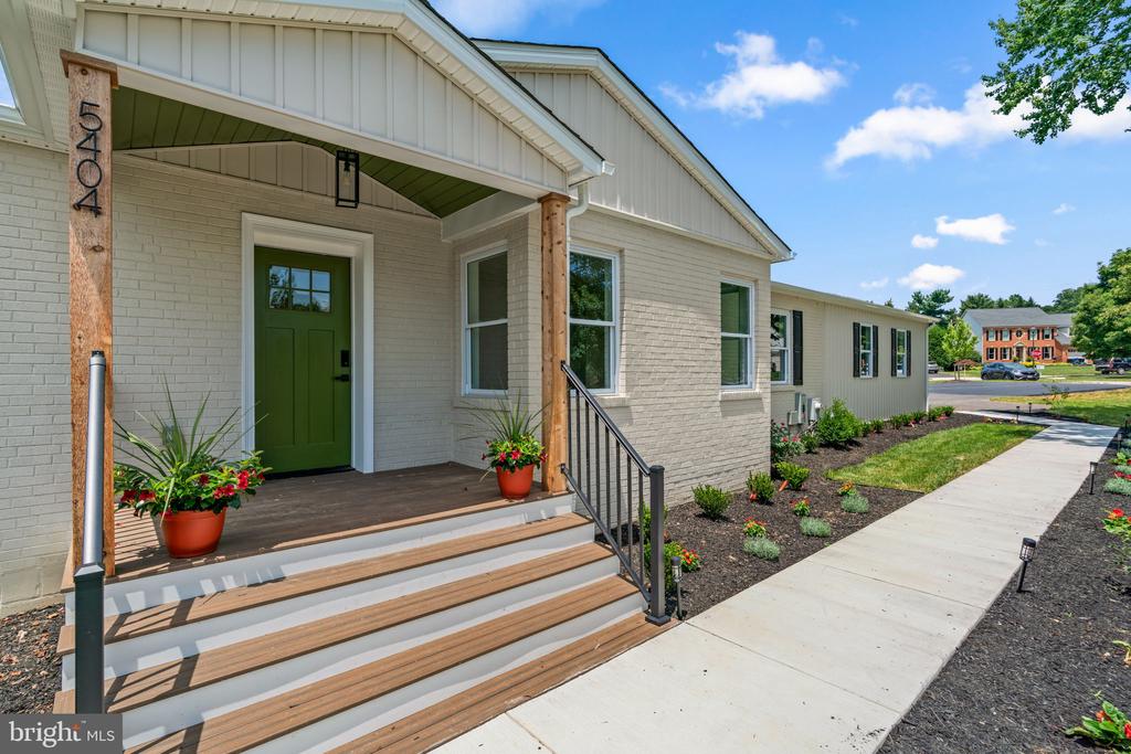 5404 RADEL COURT