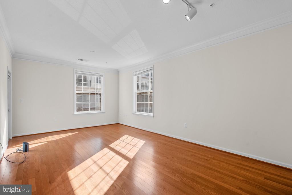 7 BOOTH ST #211