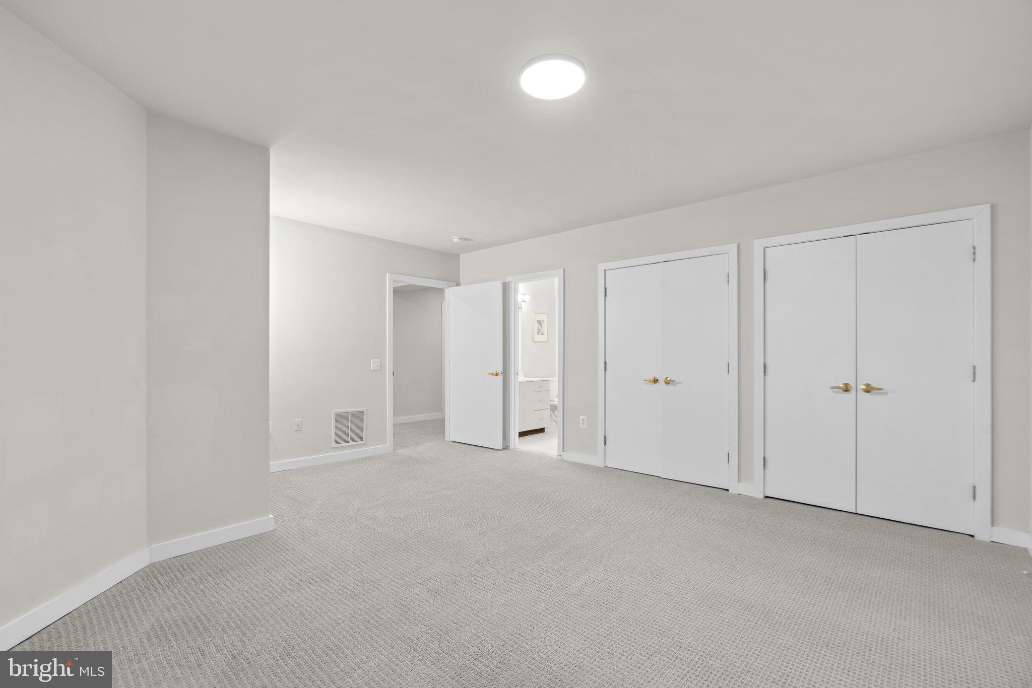 13708 Valley Dr