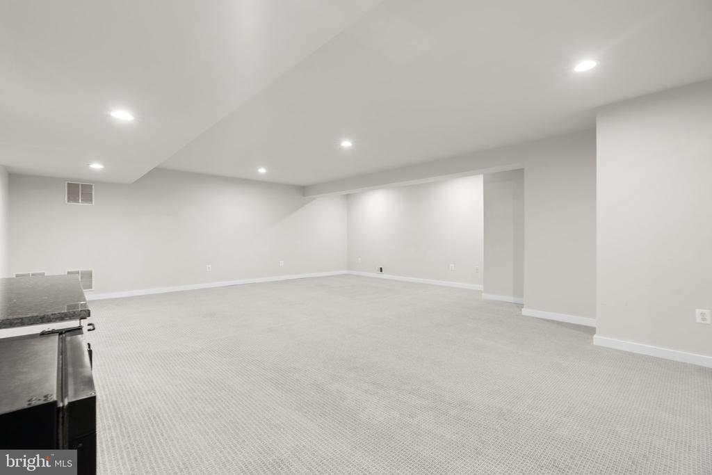 13708 Valley Dr