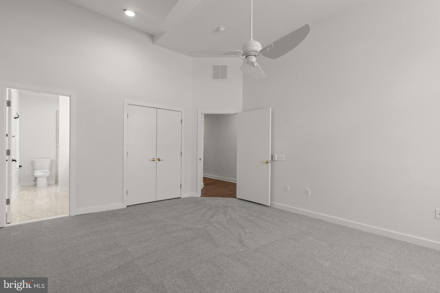 13708 Valley Dr