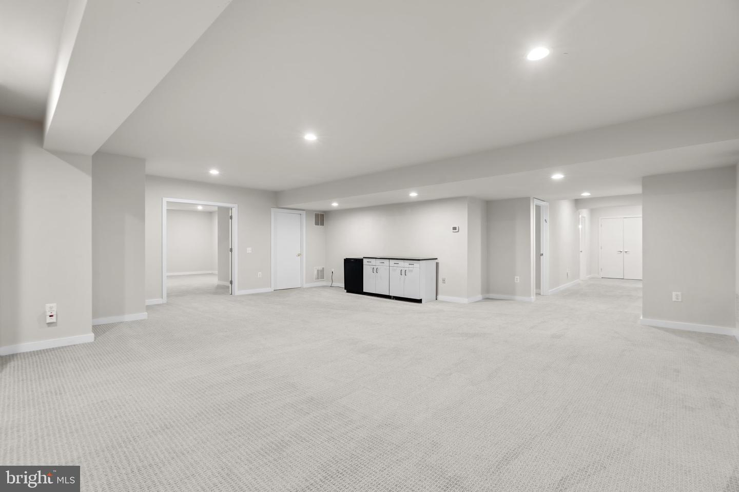 13708 Valley Dr