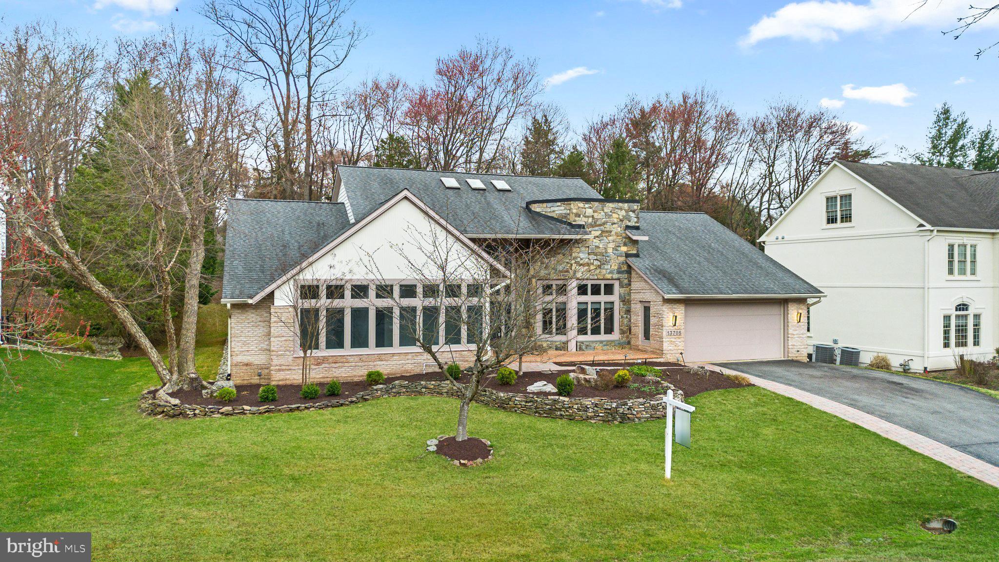 13708 Valley Dr