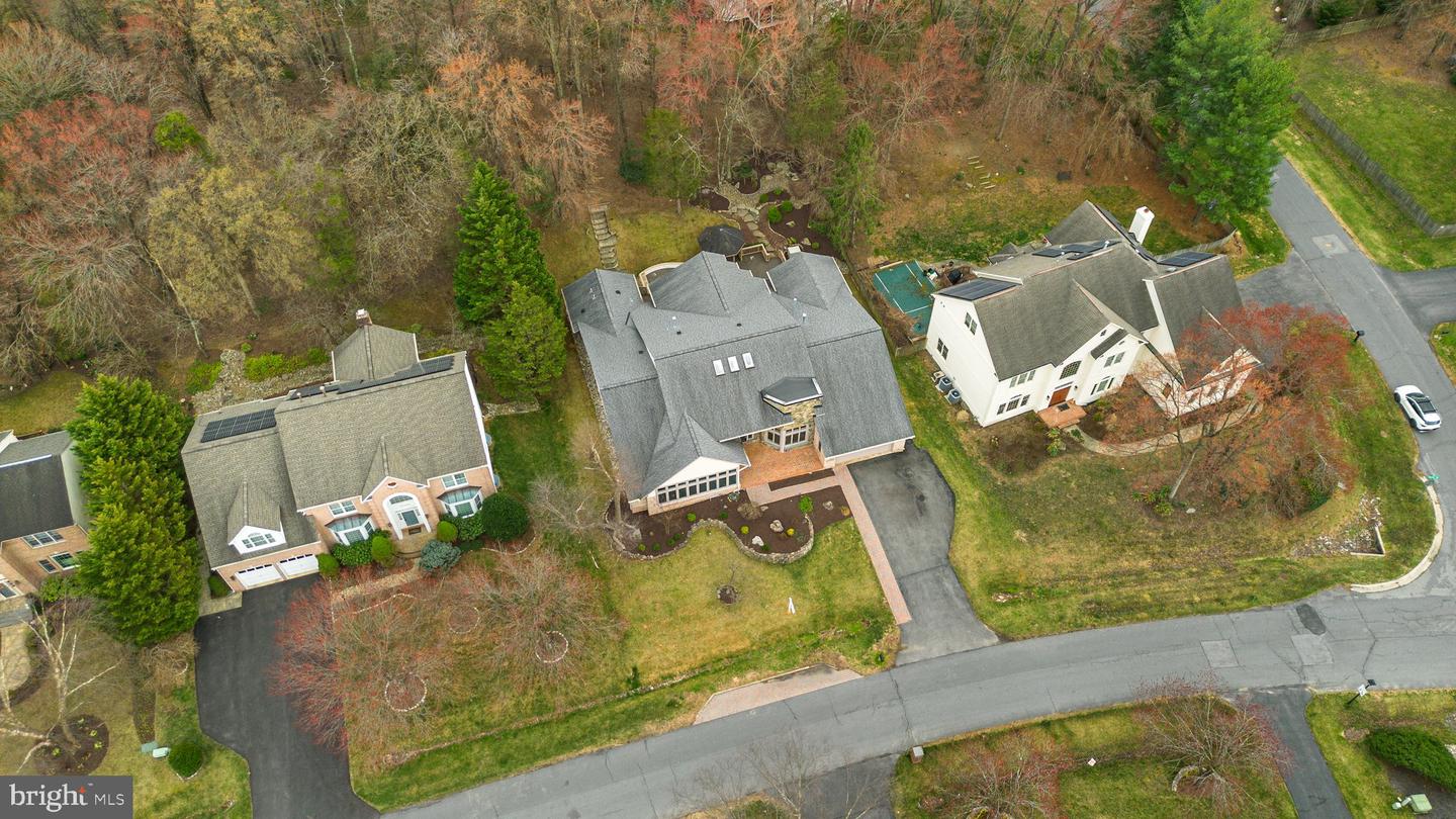 13708 Valley Dr