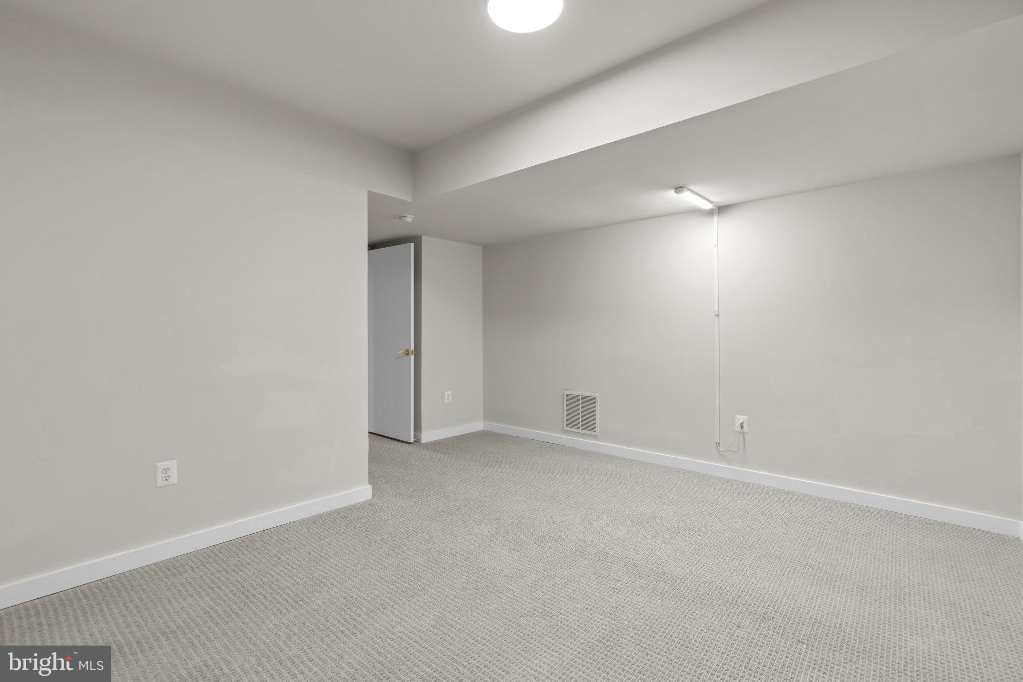 13708 Valley Dr
