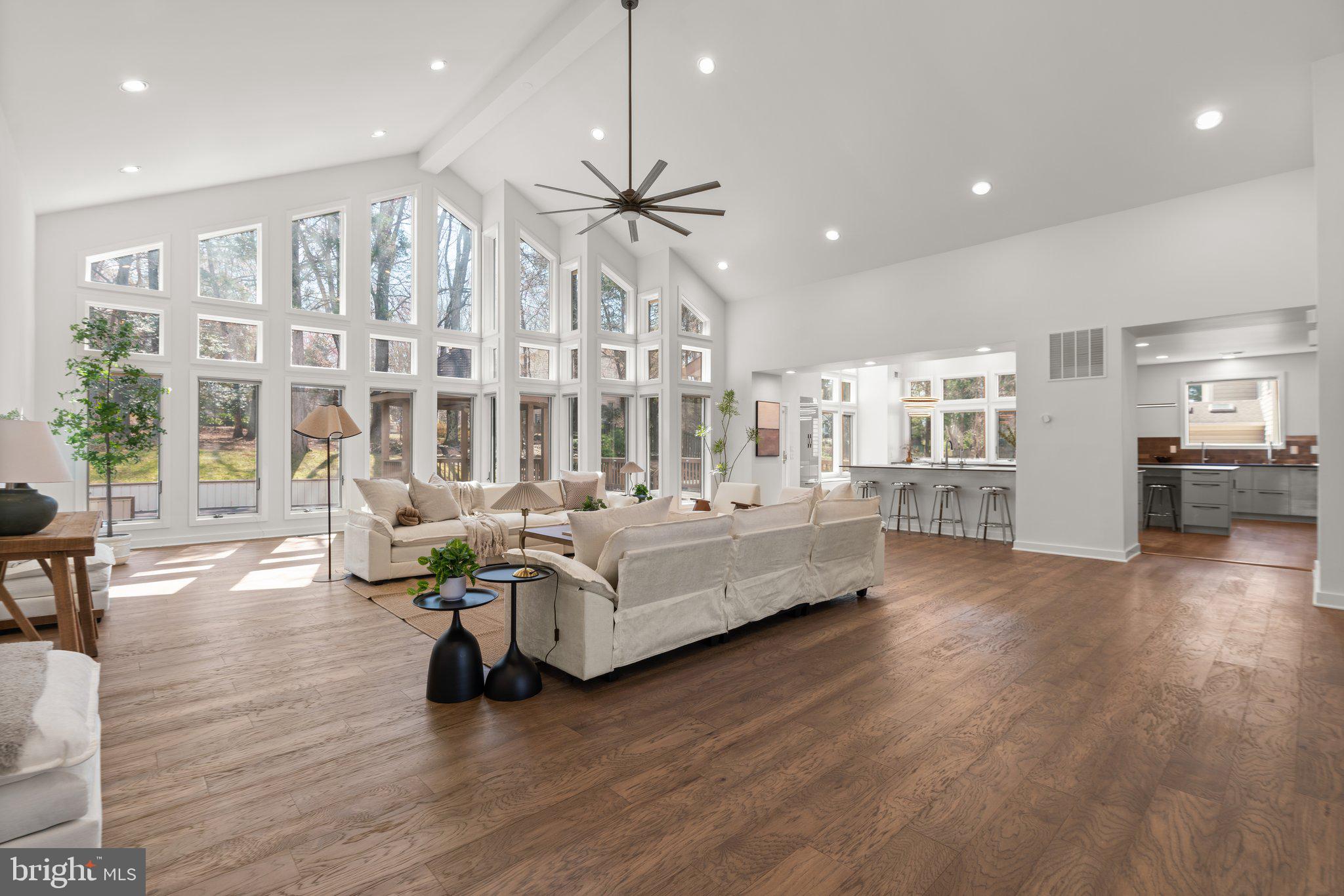 13708 Valley Dr