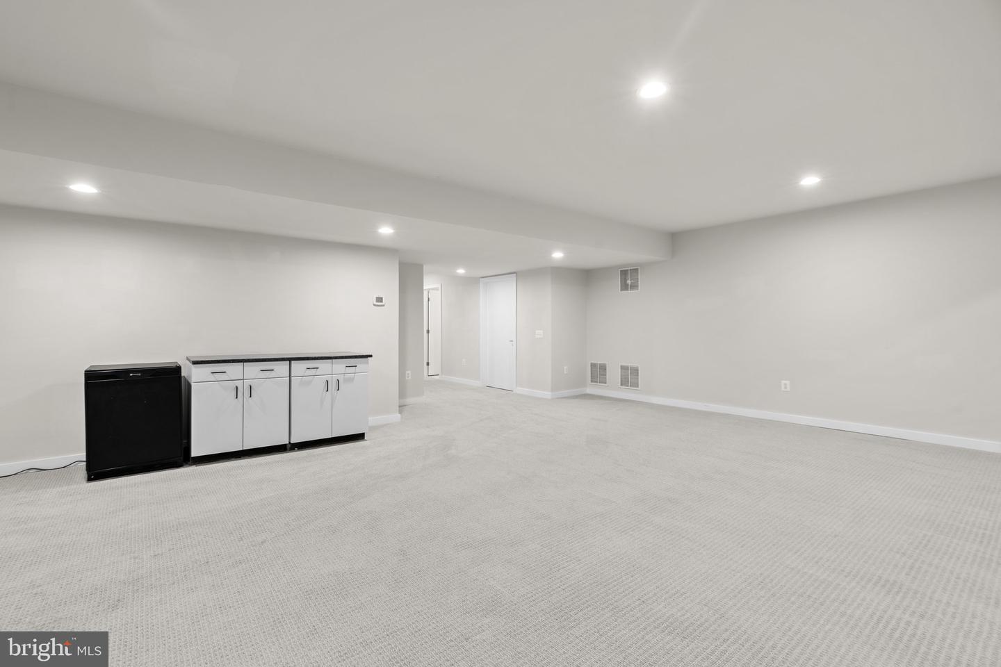 13708 Valley Dr