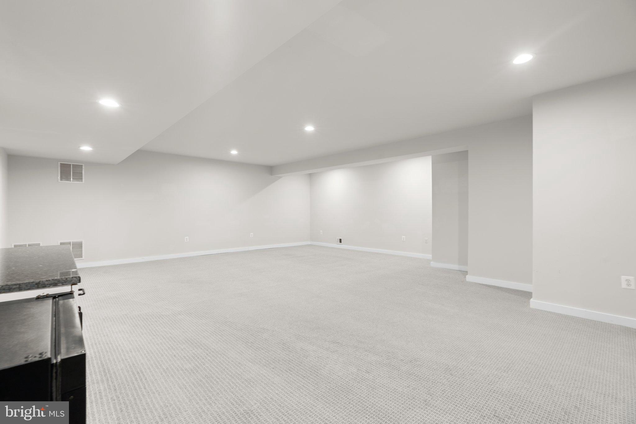 13708 Valley Dr
