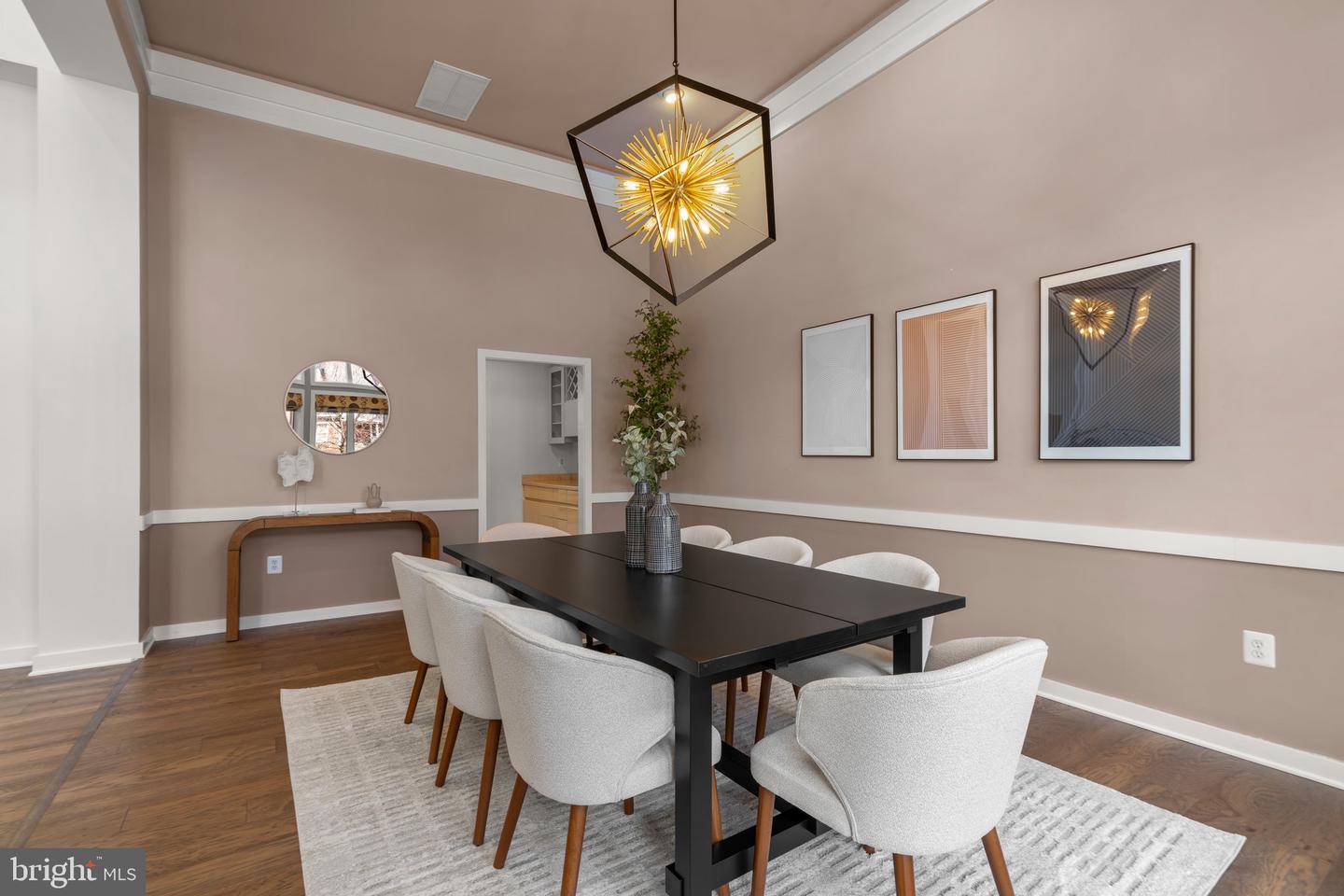 13708 Valley Dr