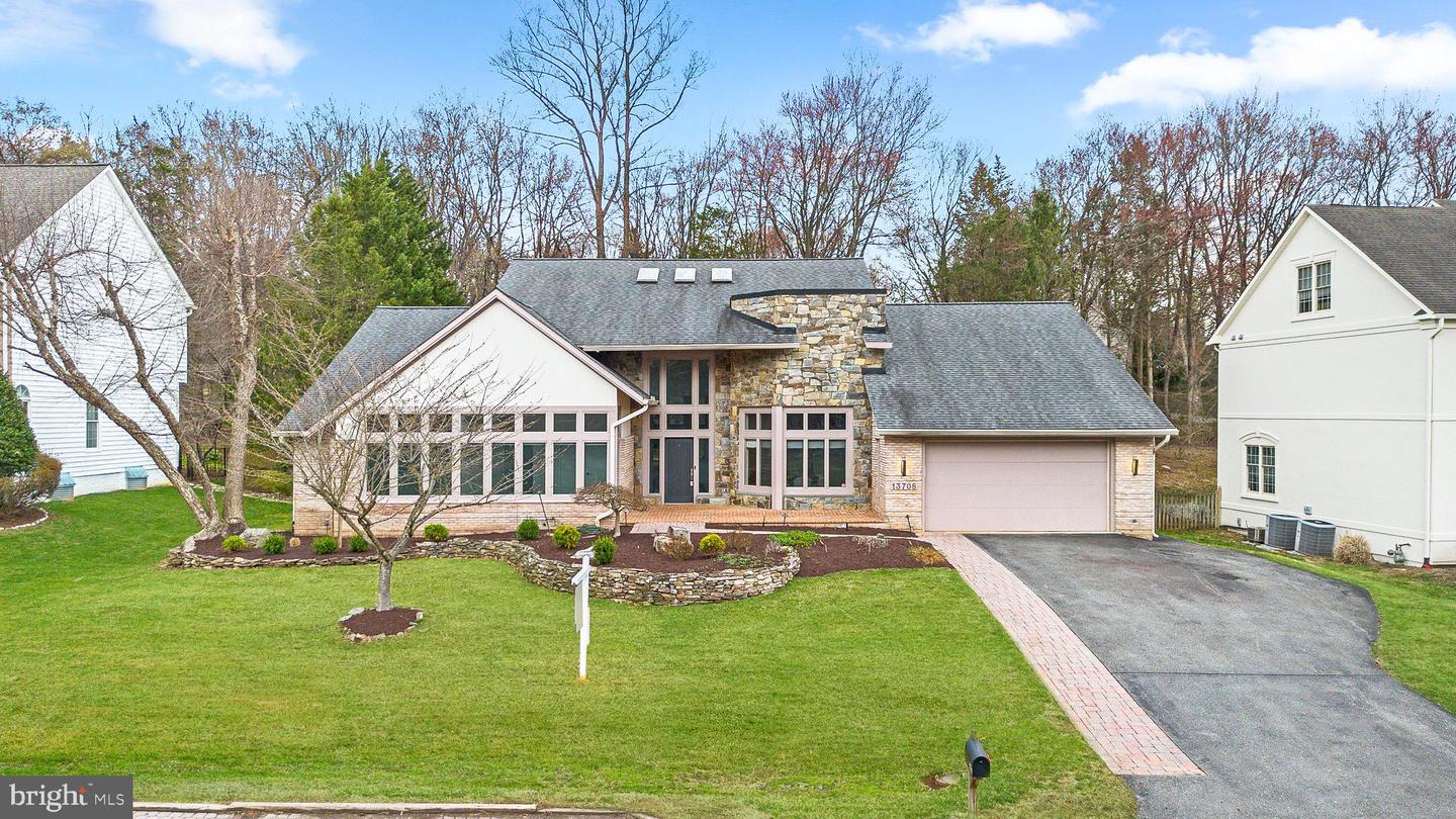 13708 Valley Dr