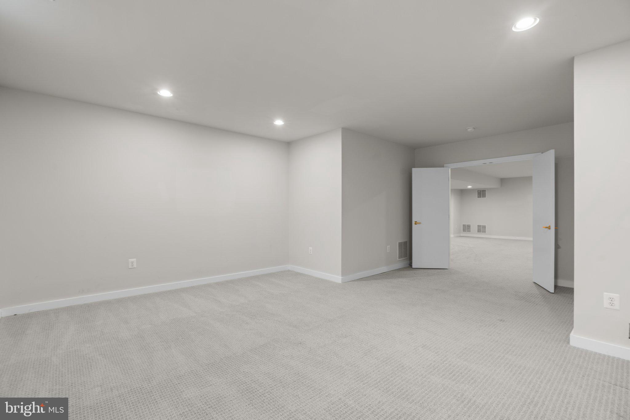 13708 Valley Dr
