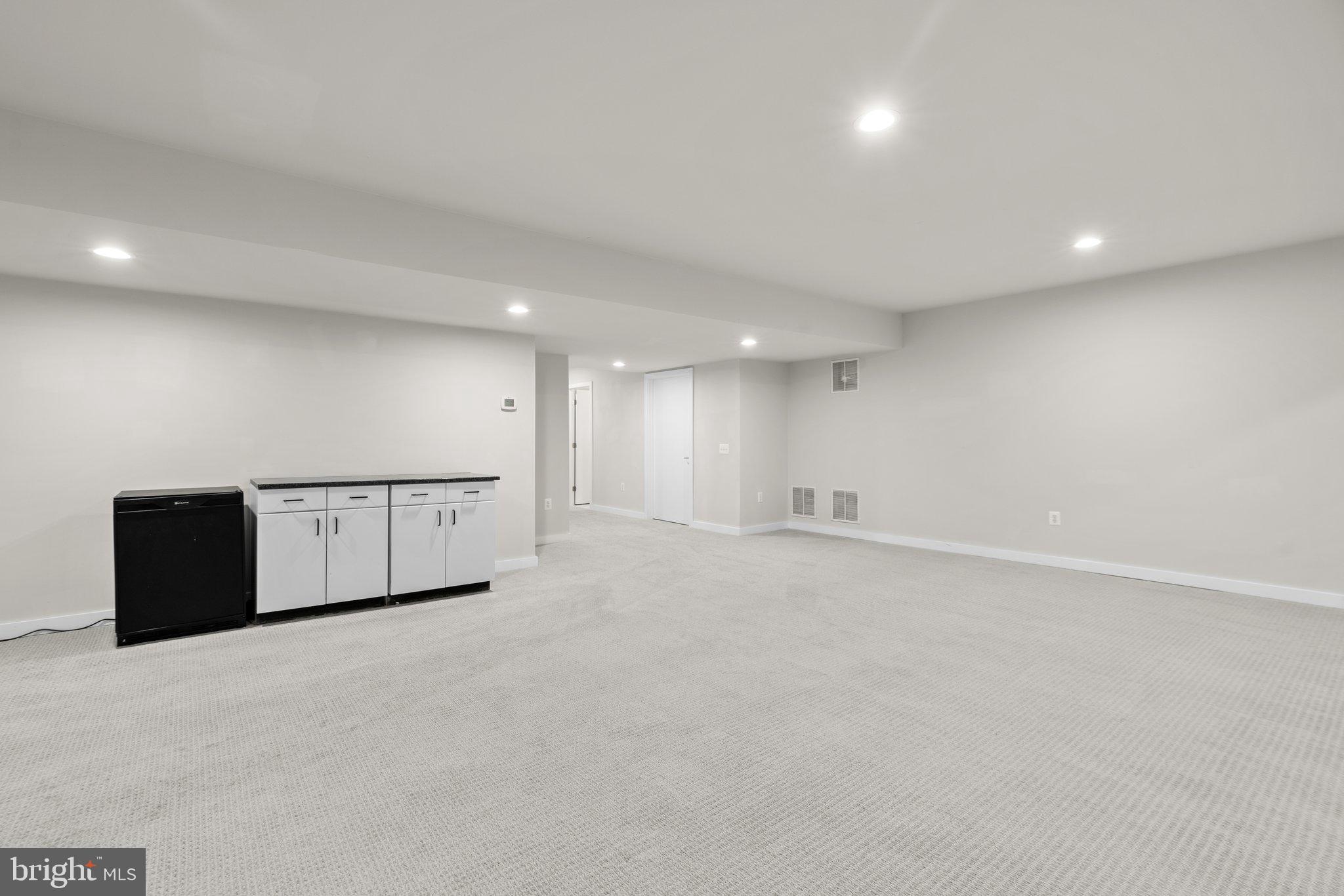 13708 Valley Dr