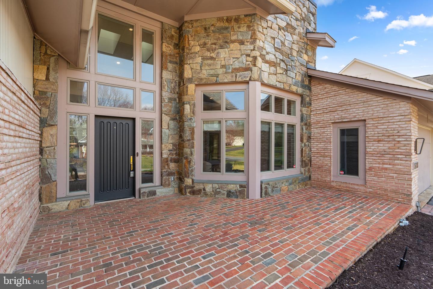 13708 Valley Dr