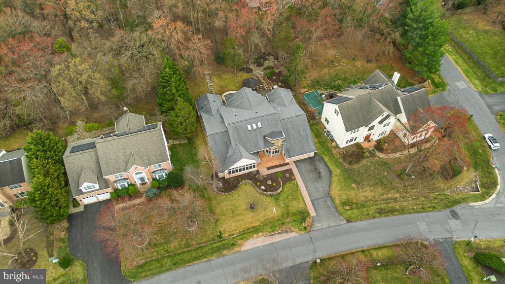 13708 Valley Dr