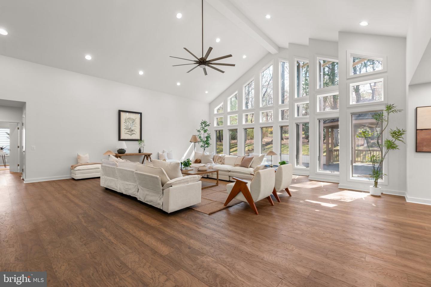 13708 Valley Dr