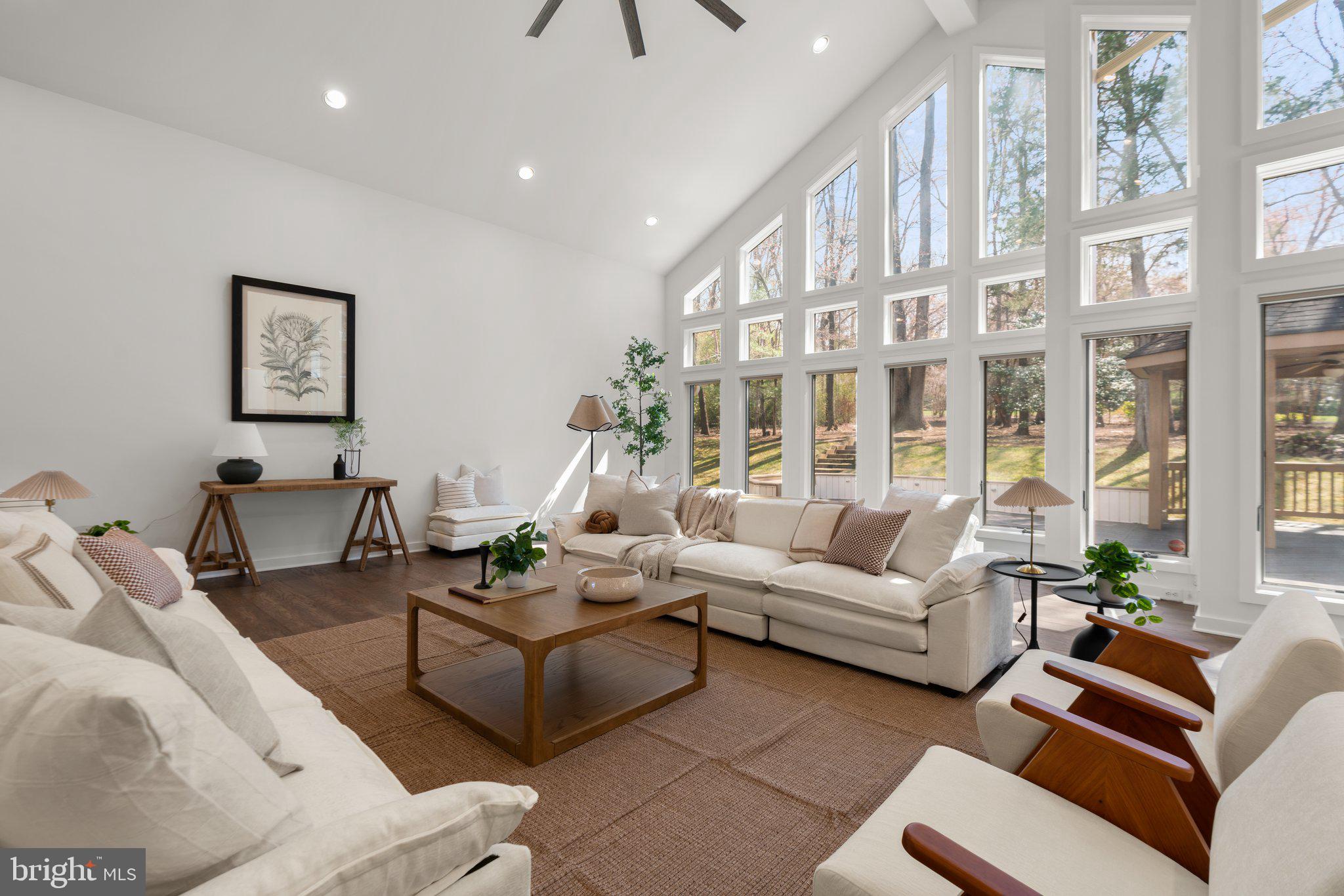 13708 Valley Dr