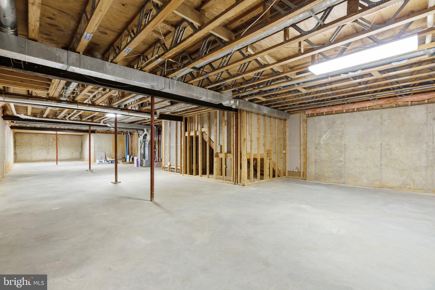 13708 Valley Dr