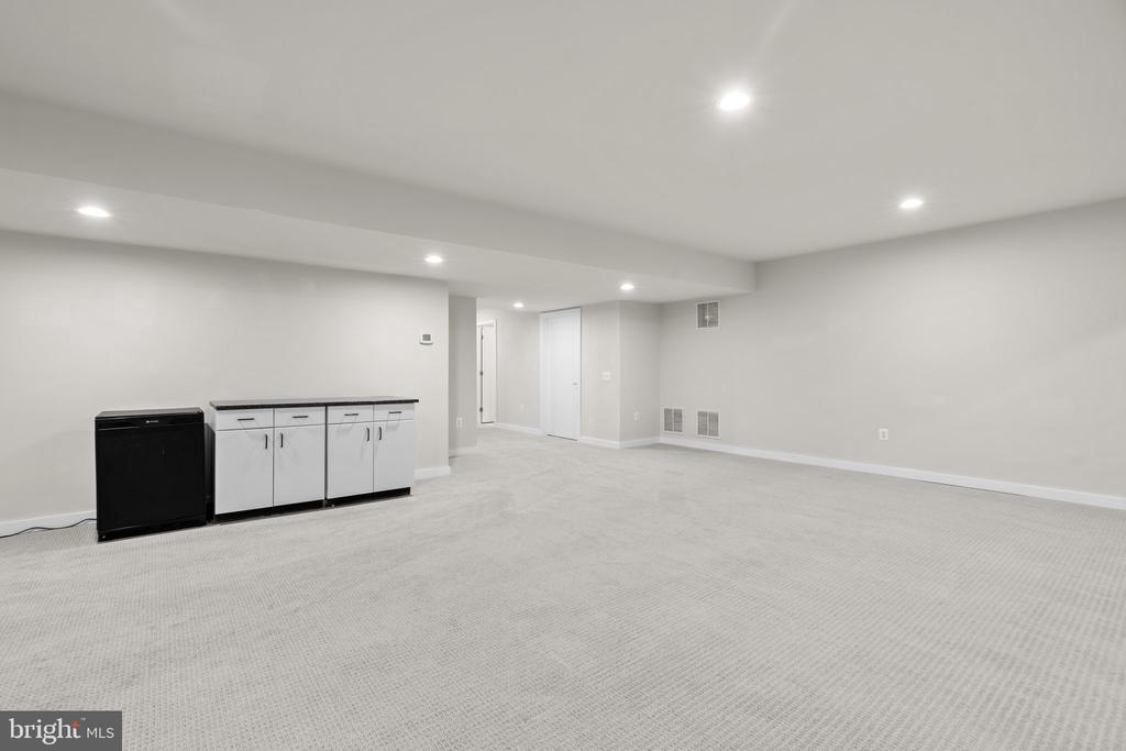 13708 Valley Dr
