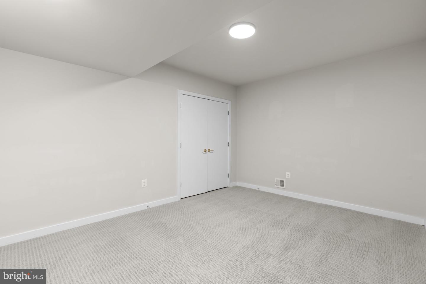13708 Valley Dr