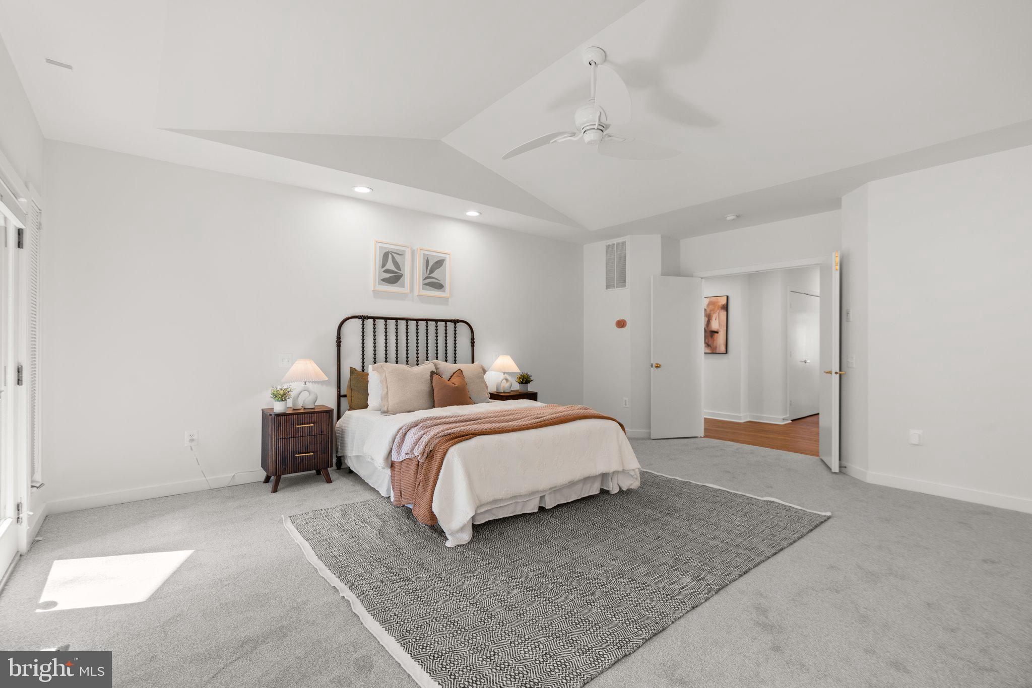 13708 Valley Dr