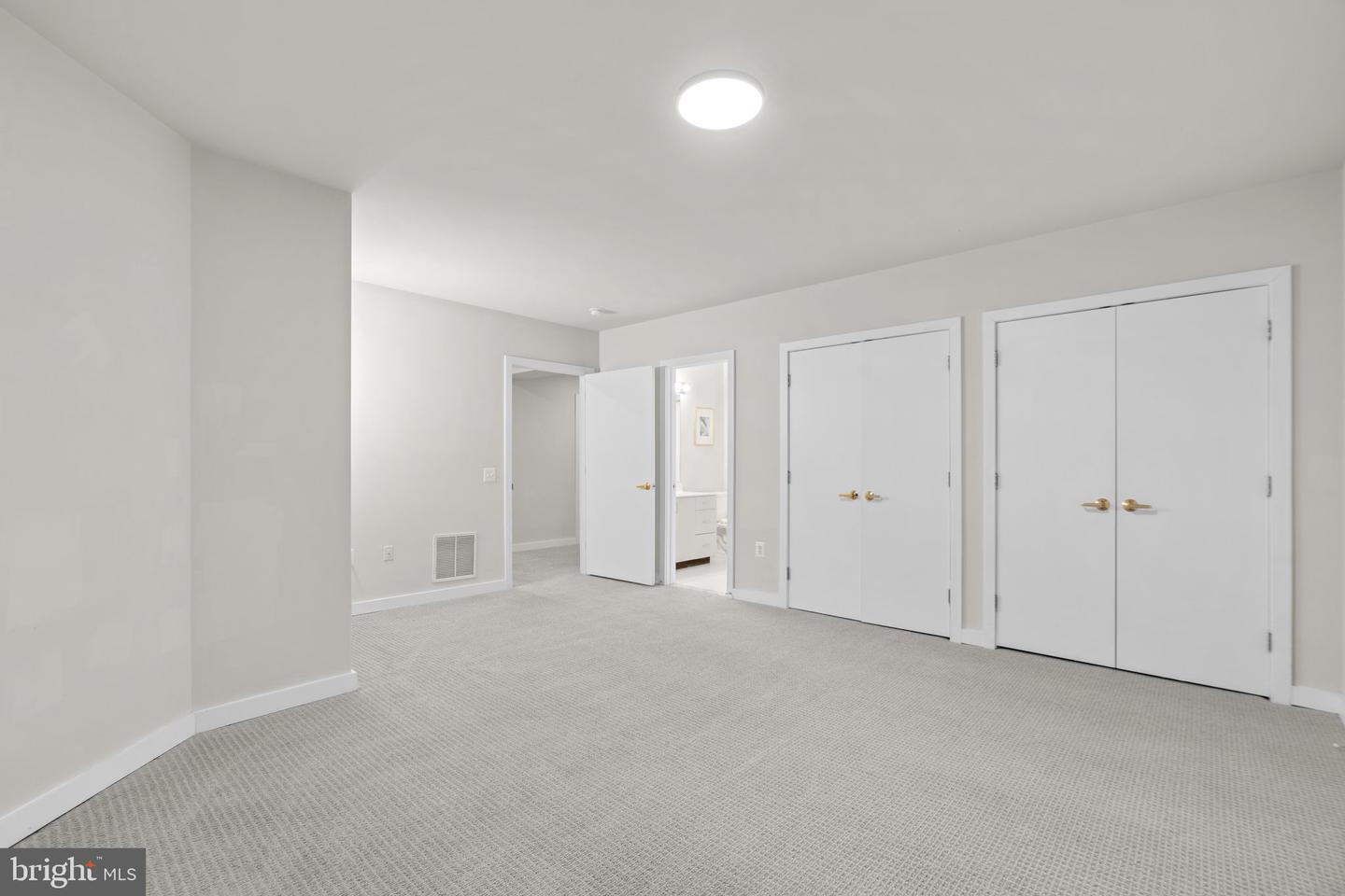 13708 Valley Dr
