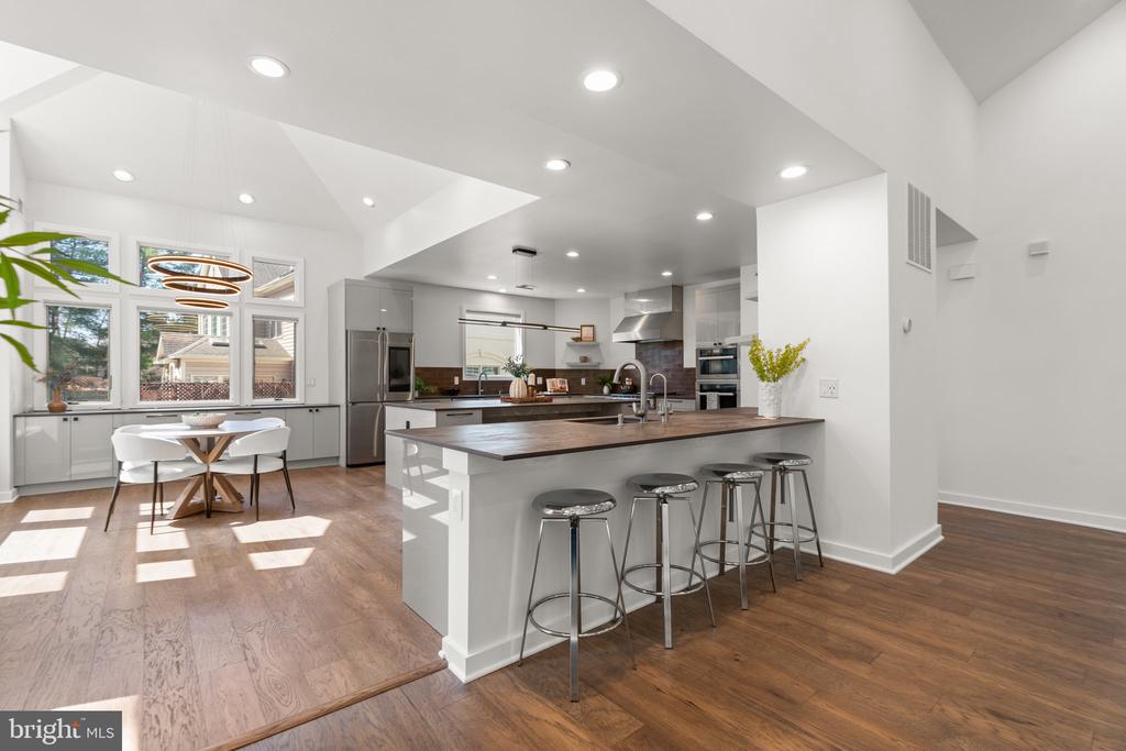 13708 Valley Dr