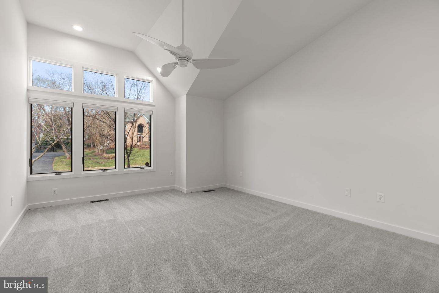 13708 Valley Dr