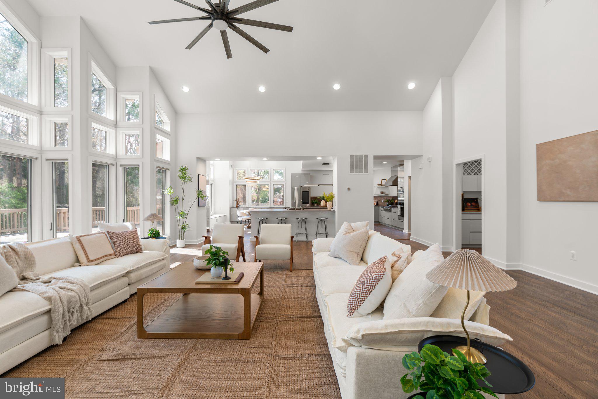 13708 Valley Dr