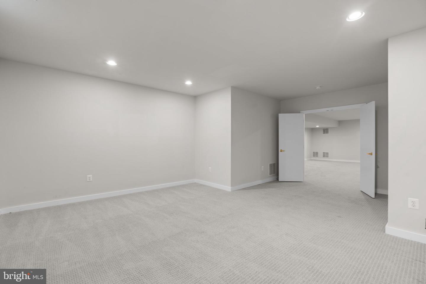 13708 Valley Dr