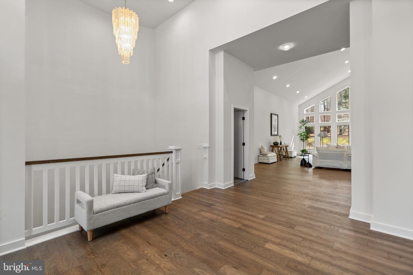 13708 Valley Dr