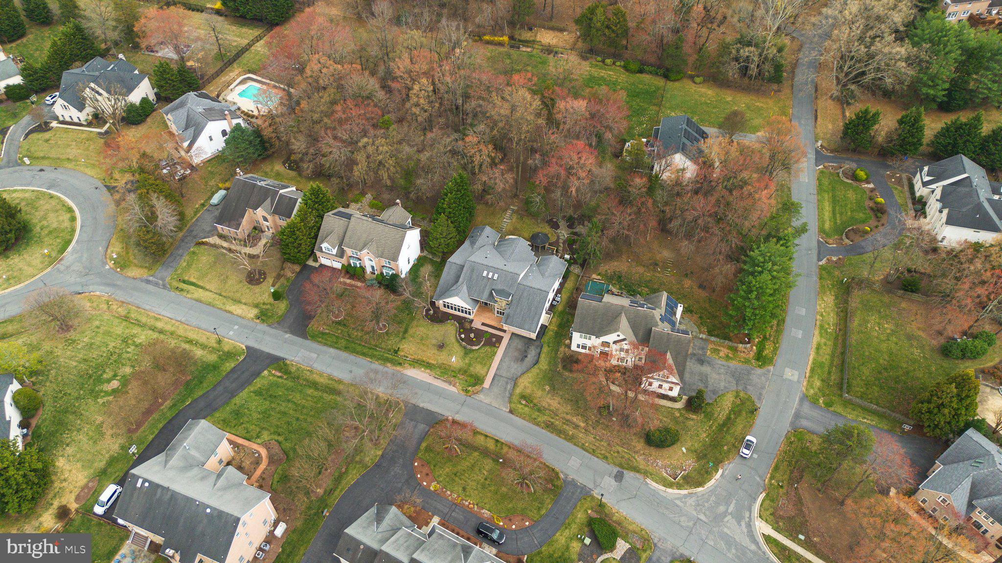 13708 Valley Dr