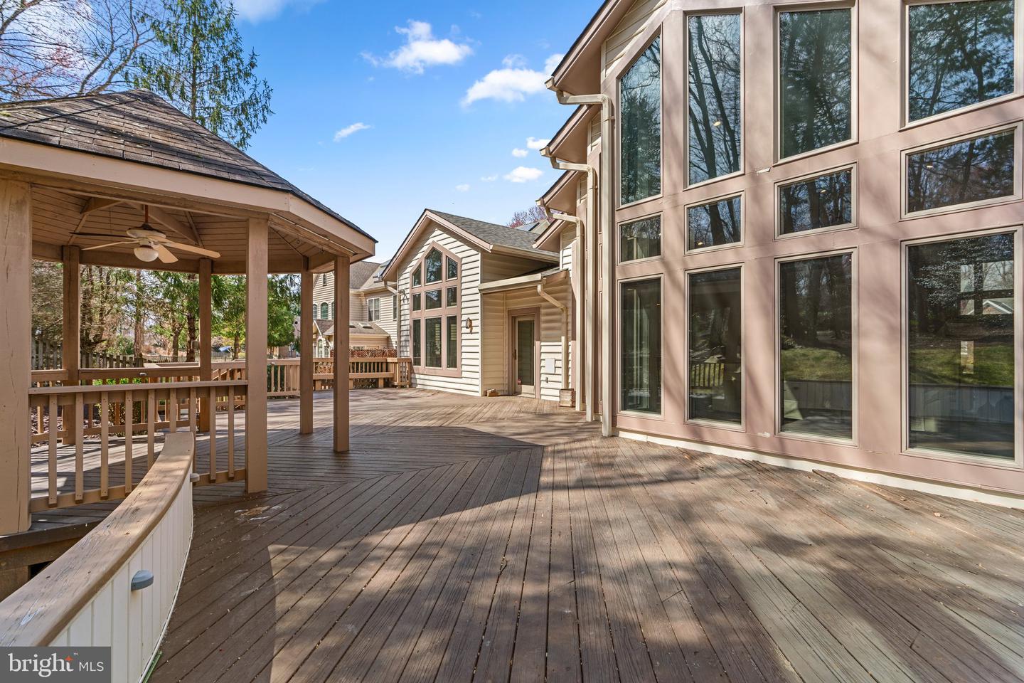 13708 Valley Dr