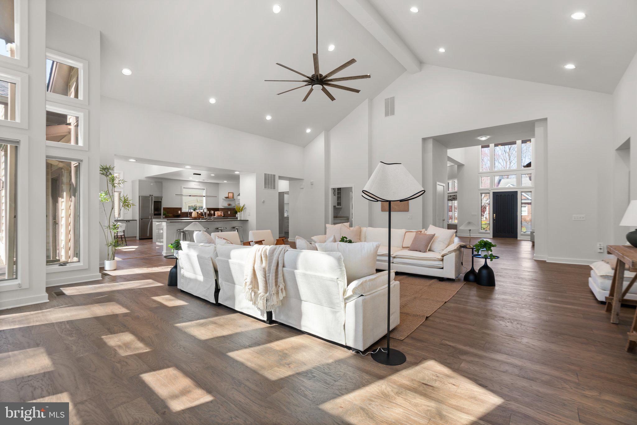 13708 Valley Dr