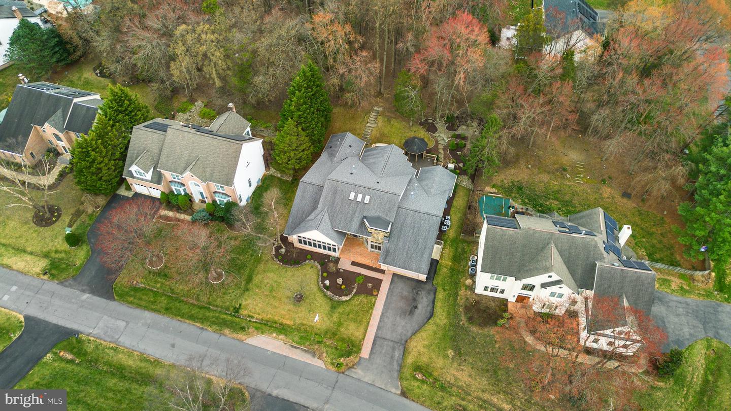 13708 Valley Dr