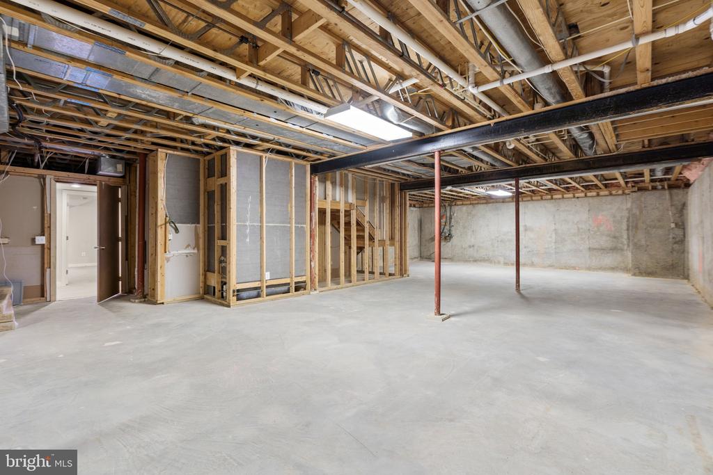 13708 Valley Dr