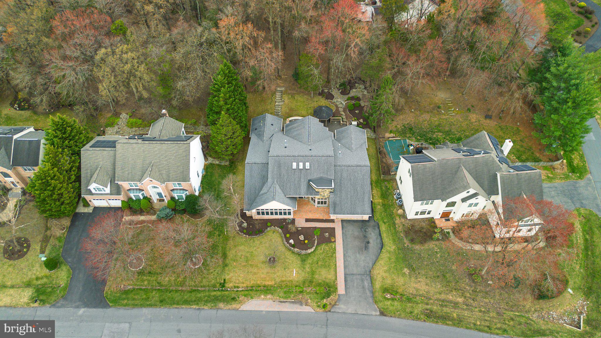 13708 Valley Dr