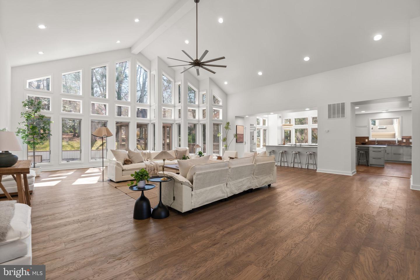 13708 Valley Dr