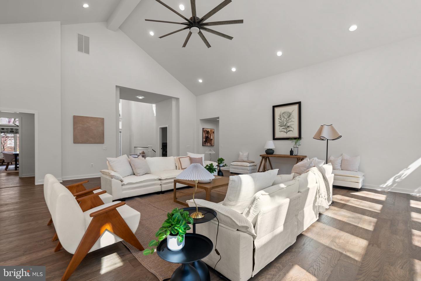 13708 Valley Dr