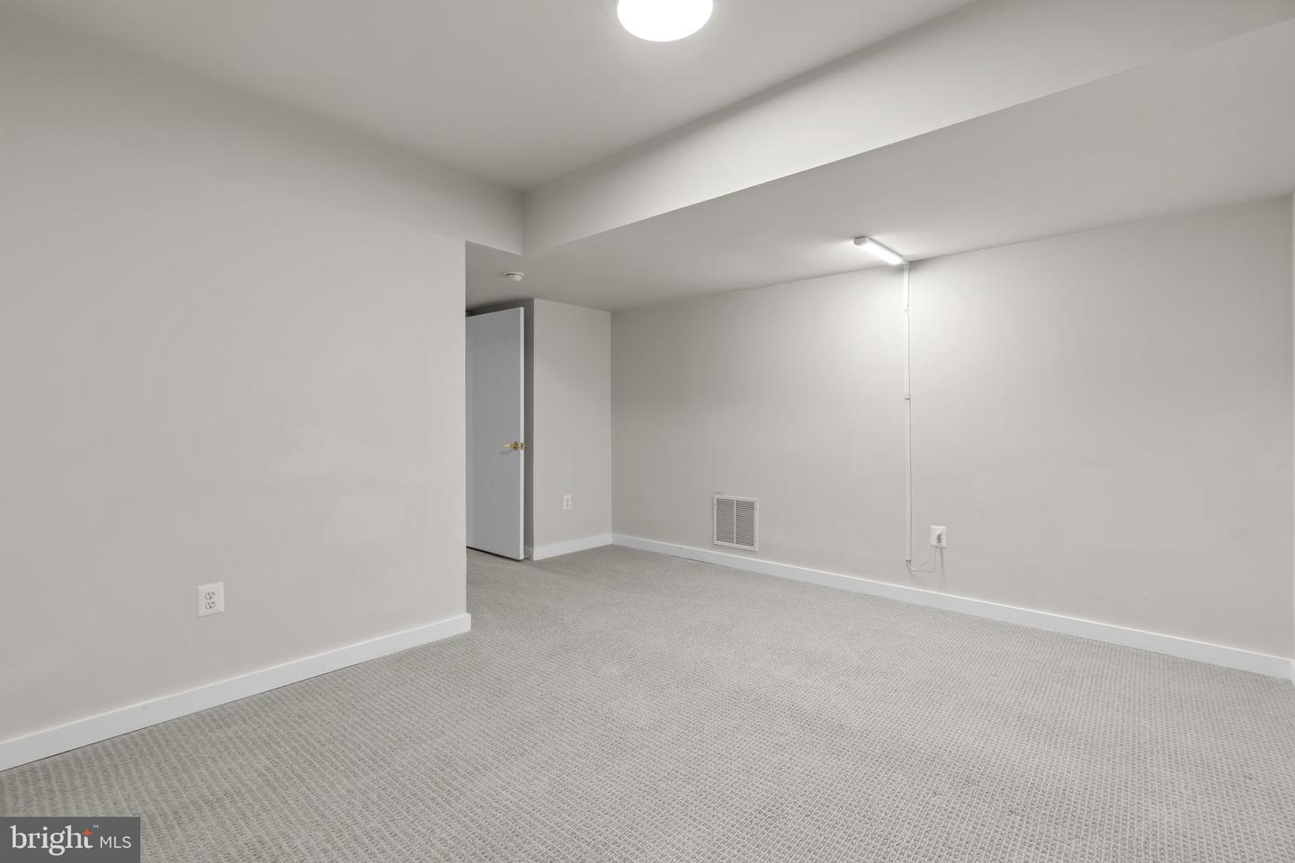 13708 Valley Dr