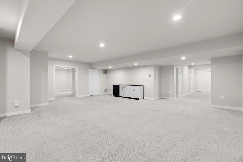 13708 Valley Dr