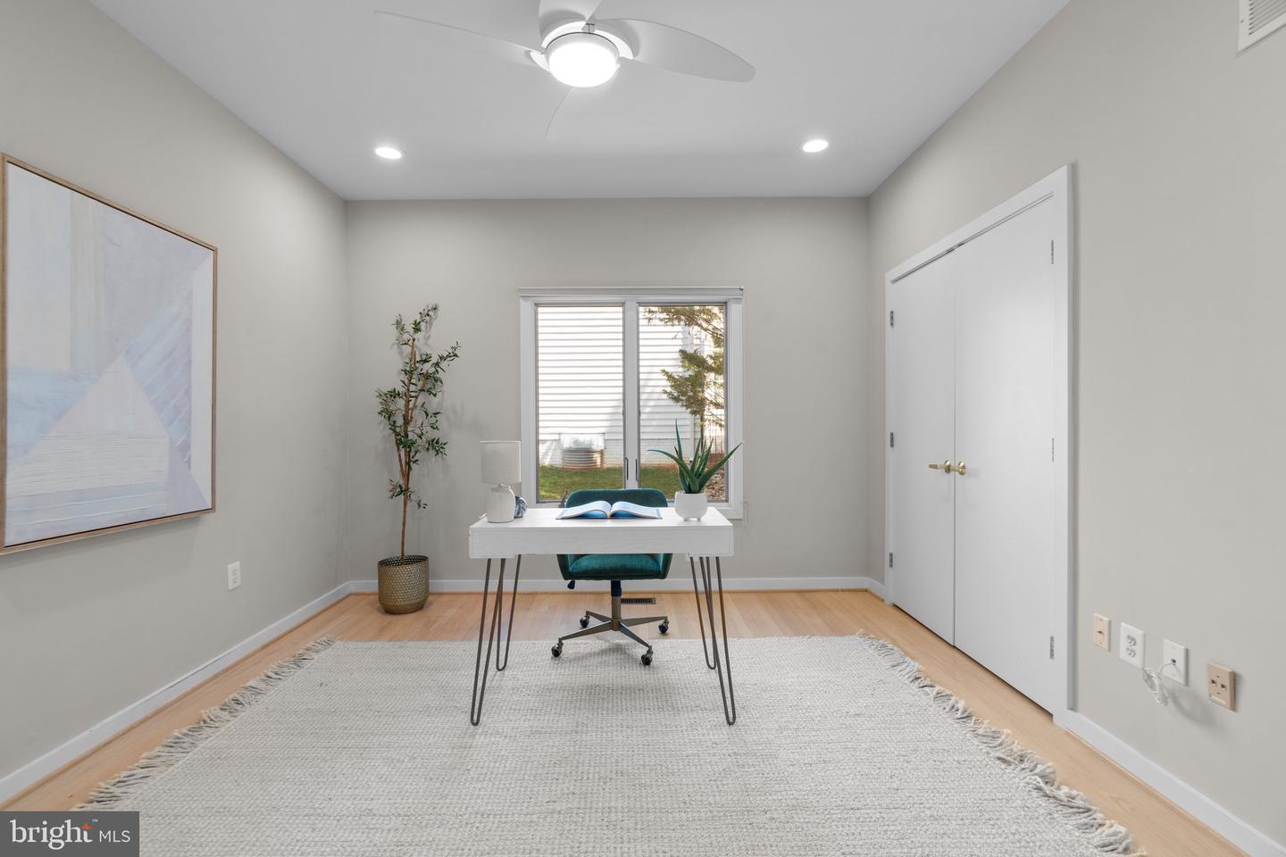 13708 Valley Dr