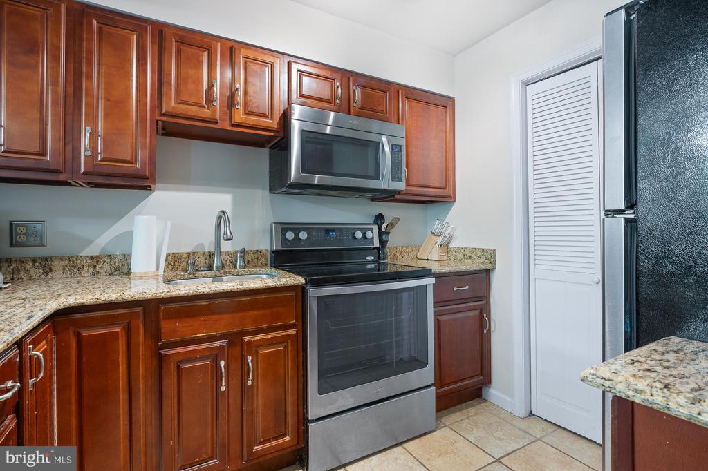 10823 HAMPTON MILL TERRACE 1117 - CONDO #360