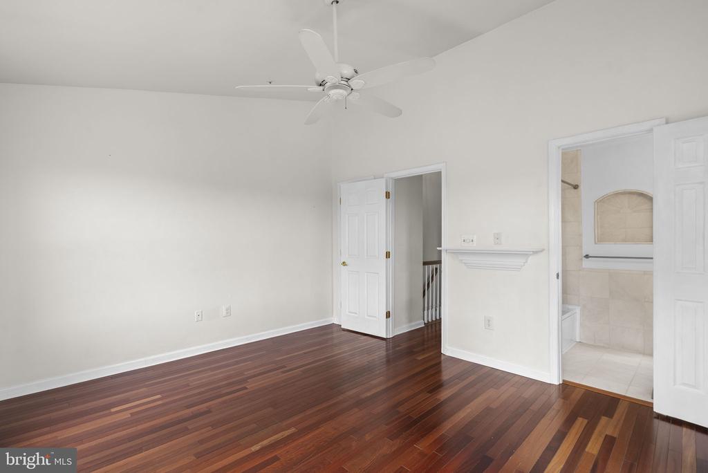112 RIDGEPOINT PLACE
